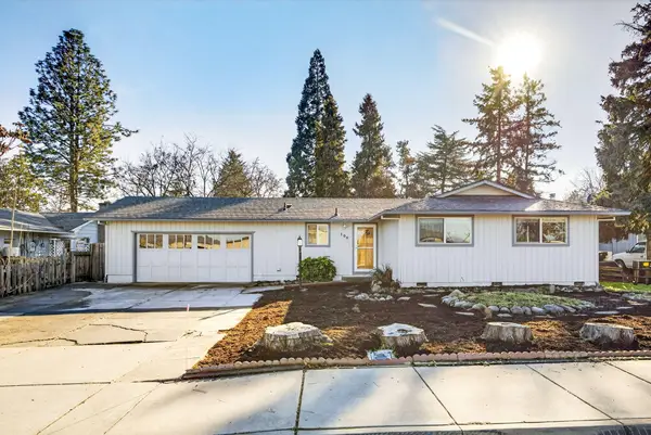 105 Houston, Phoenix, OR 97535