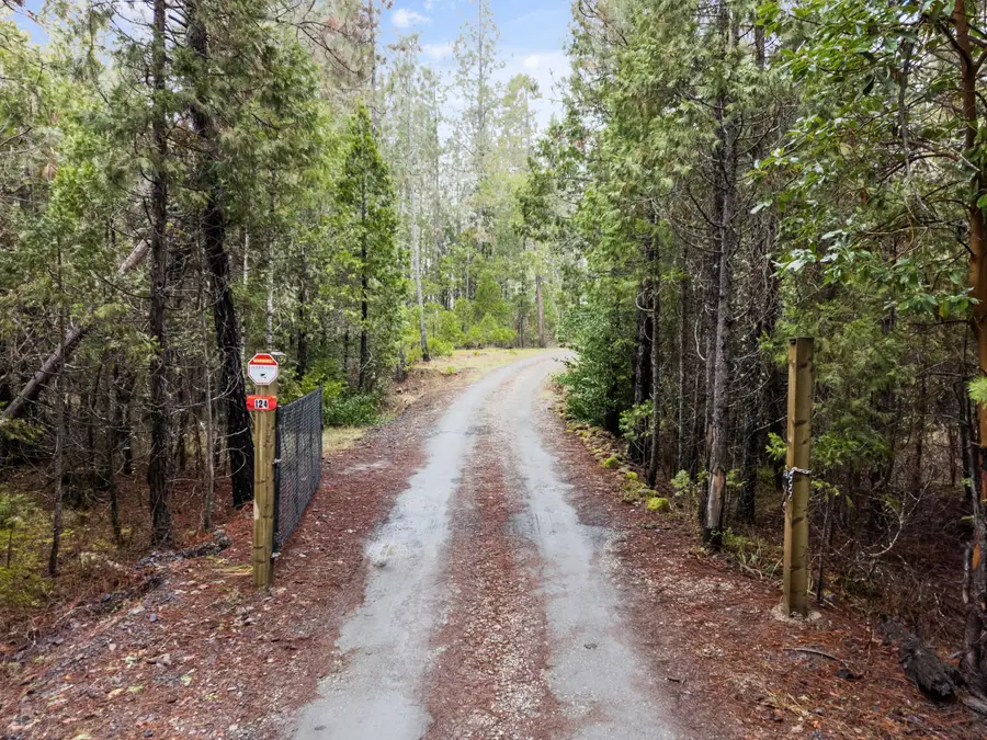 124 Buck Canyon, Cave Junction, OR 97523 - Image #3