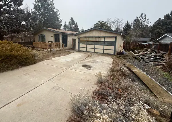 1030 SE Castlewood, Bend, OR 97702