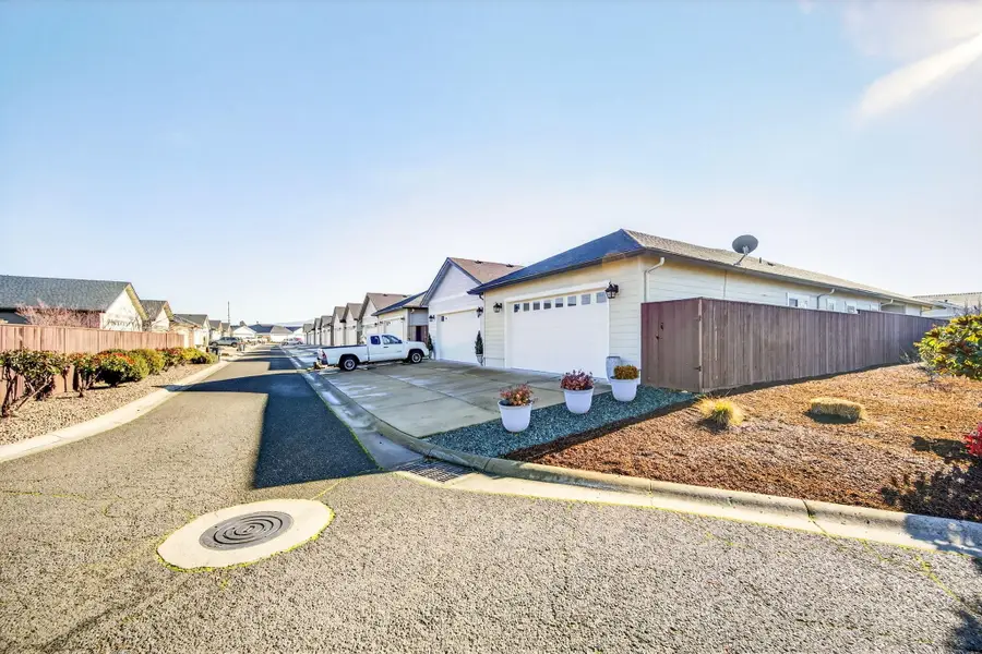 436 Cheney, Central Point, OR 97502 - Image #3