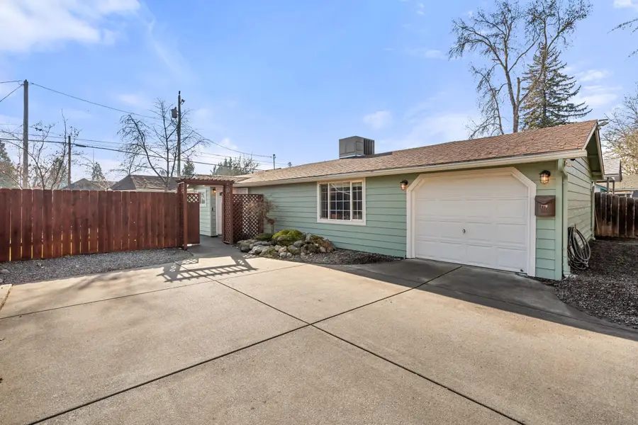 719 SW I, Grants Pass, OR 97526 - Image #2