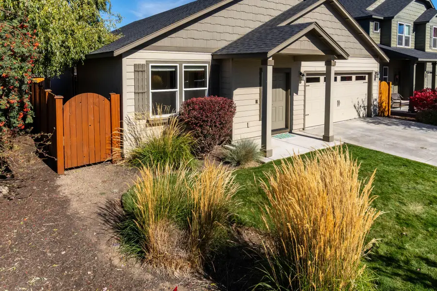 3667 SW Pumice Stone, Redmond, OR 97756 - Image #2