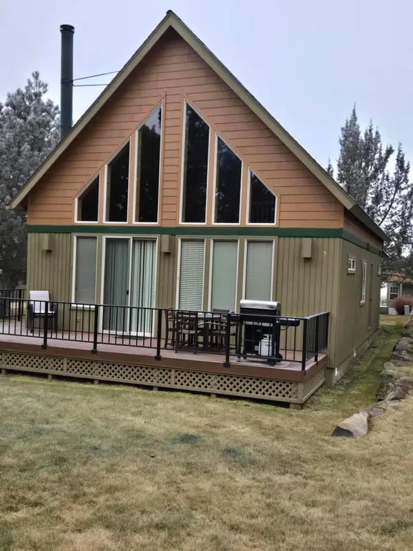 8861 Cliff Swallow Drive, Redmond, OR 97756