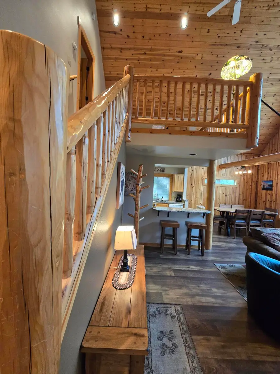 8861 Cliff Swallow Drive, Redmond, OR 97756 - Image #3