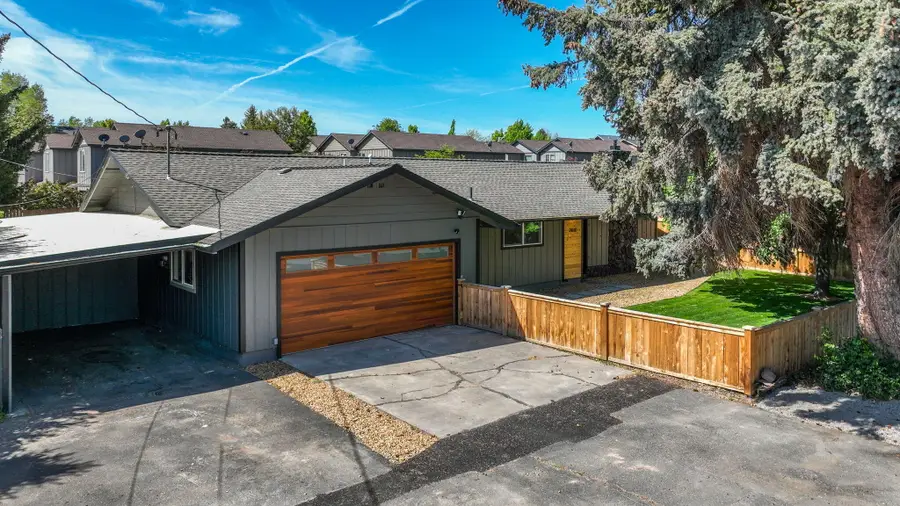 2010 SW Reindeer, Redmond, OR 97756 - Image #2