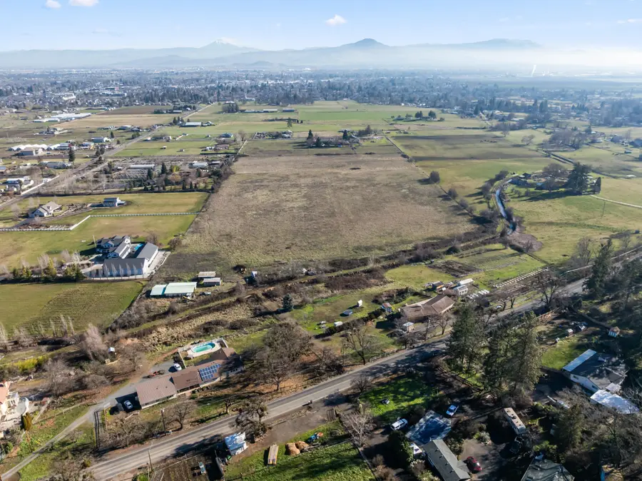 3800 Old Stage Road, Central Point, OR 97502 - Image #2