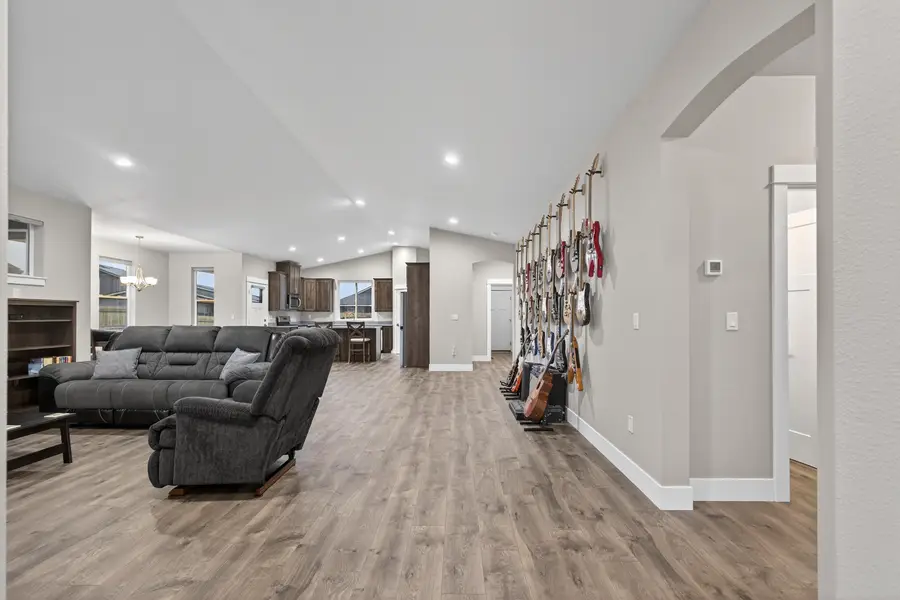 917 NE Discovery, Prineville, OR 97754 - Image #2