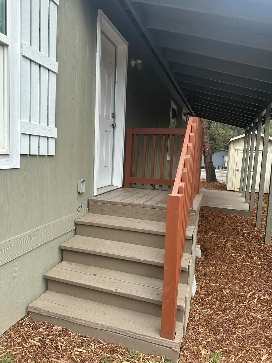 60901 Brosterhous, Bend, OR 97702 - Image #3