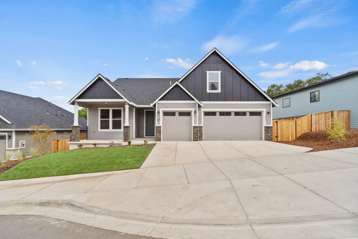 1159 Pumpkin Ridge Drive #323, Eagle Point, OR 97524 - Image #1