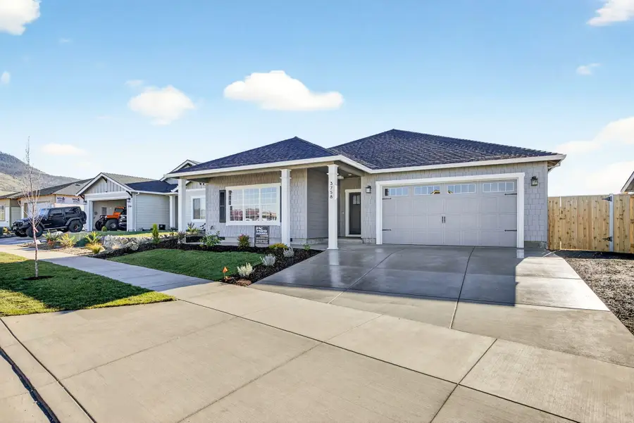 3758 Carlin, Medford, OR 97504 - Image #2