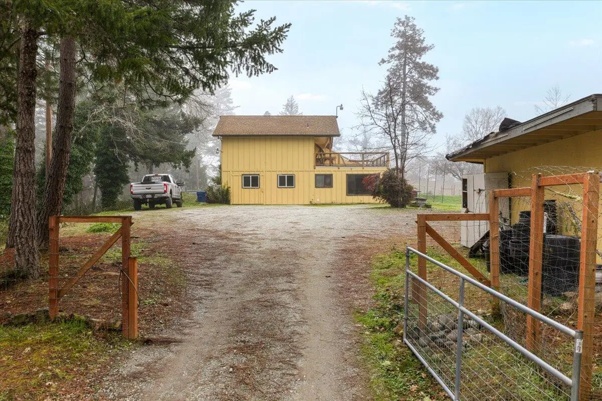 2587 Woodland Park, Grants Pass, OR 97527 - Image #1