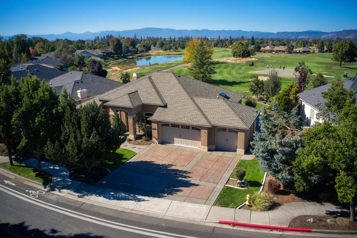 384 Robert Trent Jones Boulevard, Eagle Point, OR 97524 - Image #1