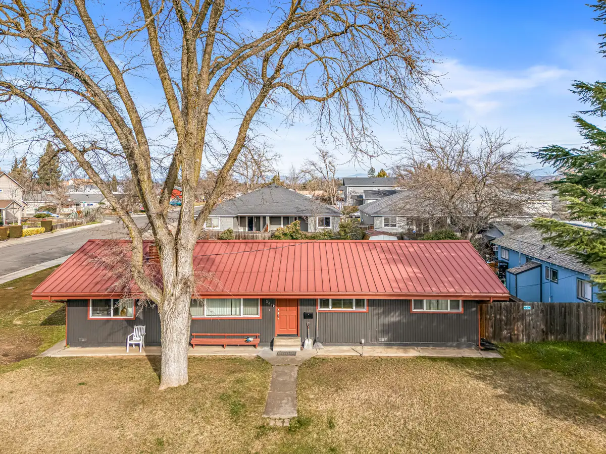 348 N 6th Street, Central Point, OR 97502 - Image #1