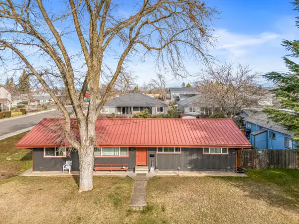 348 N 6th Street, Central Point, OR 97502