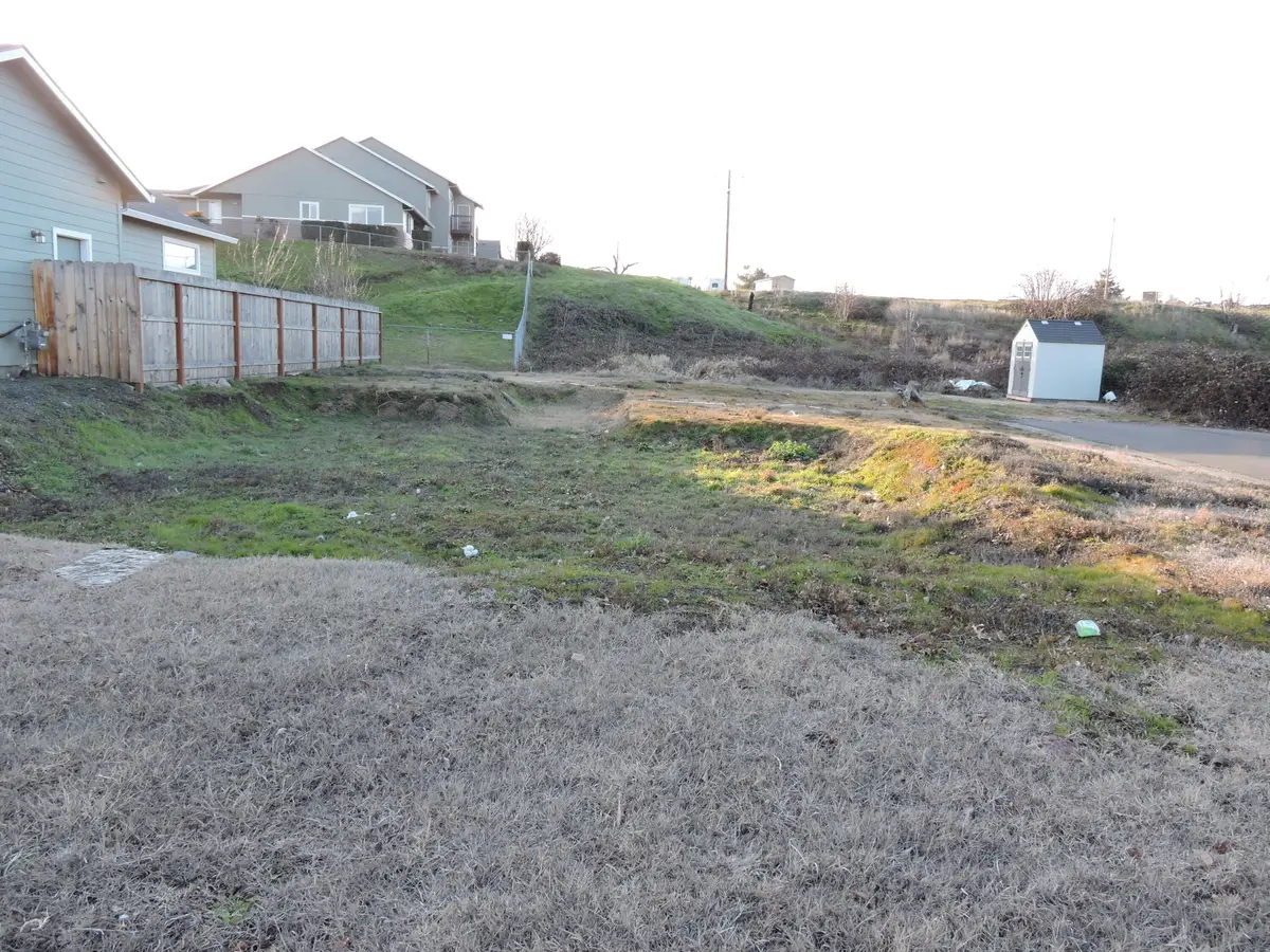 301 Oak Valley Drive, Talent, OR 97540 - Image #1