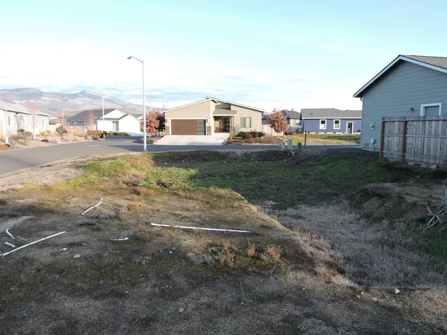 301 Oak Valley Drive, Talent, OR 97540 - Image #3