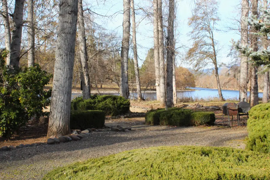 20055 Highway 62 #UNIT 49, Shady Cove, OR 97539 - Image #3