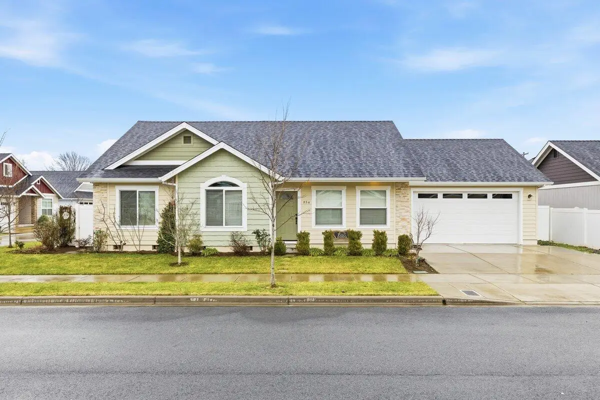 954 SW Blackberry Lane, Grants Pass, OR 97527 - Image #1