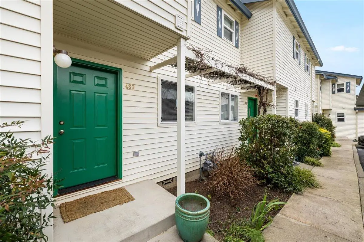 483 Tulipan Way, Talent, OR 97540 - Image #1