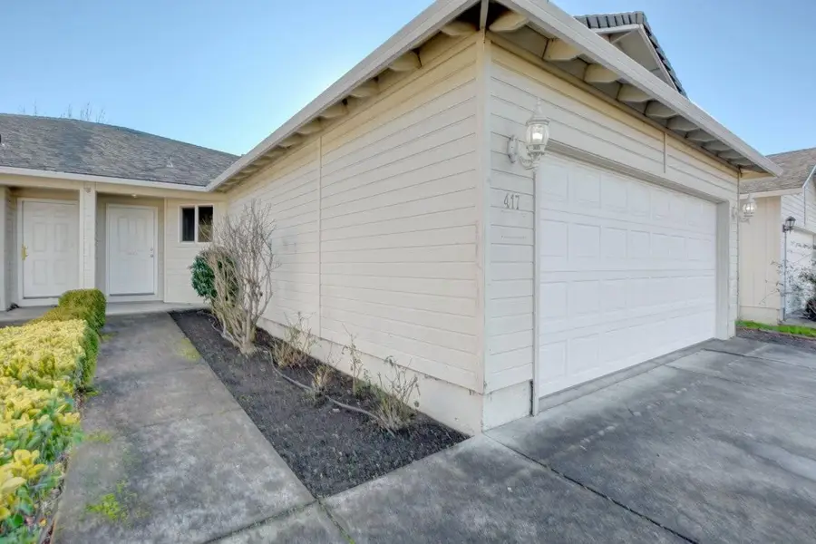 417 Crystal Drive, Eagle Point, OR 97524 - Image #2