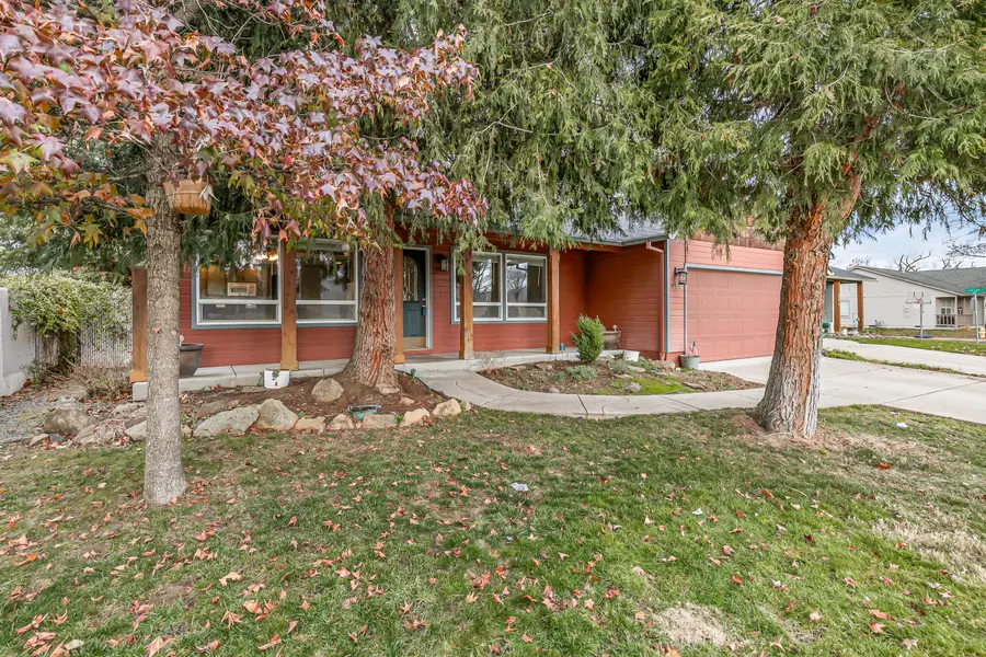 388 Crystal Drive, Eagle Point, OR 97524 - Image #2