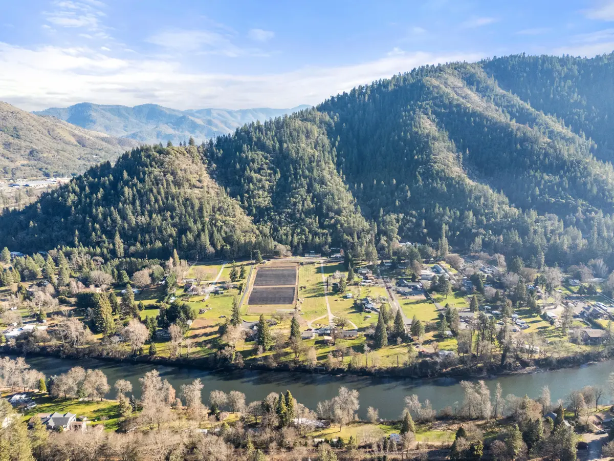 8401 Rogue River Highway, Rogue River, OR 97537 - Image #1