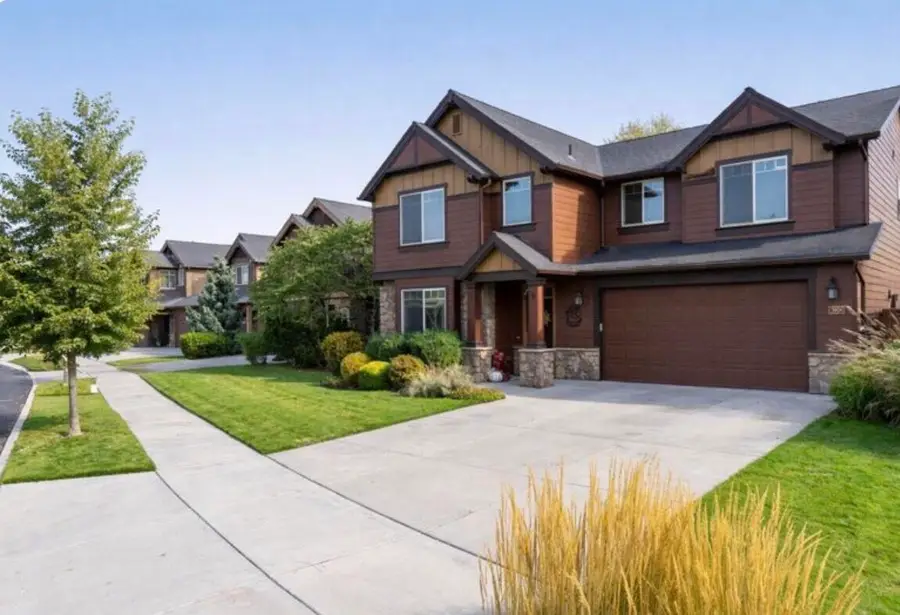 388 NW 29th Street, Redmond, OR 97756 - #2