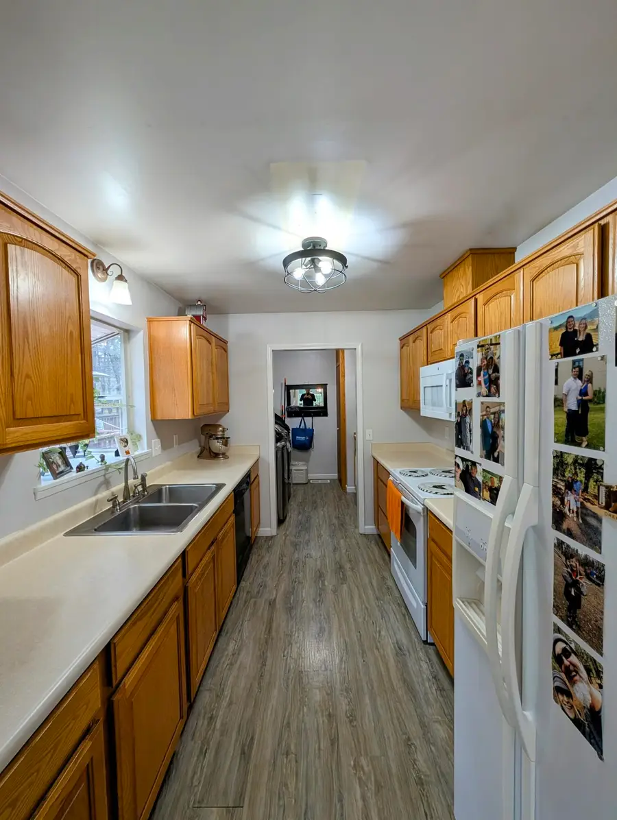 898 Williamson Loop, Grants Pass, OR 97526 - Image #3