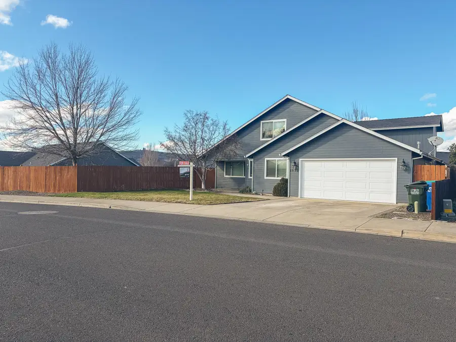 1017 Havenwood Drive, Eagle Point, OR 97524 - #2