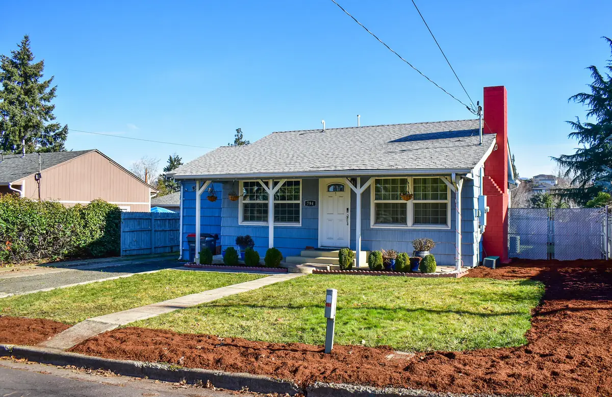 794 N Keene Way Drive, Medford, OR 97504 - Image #1