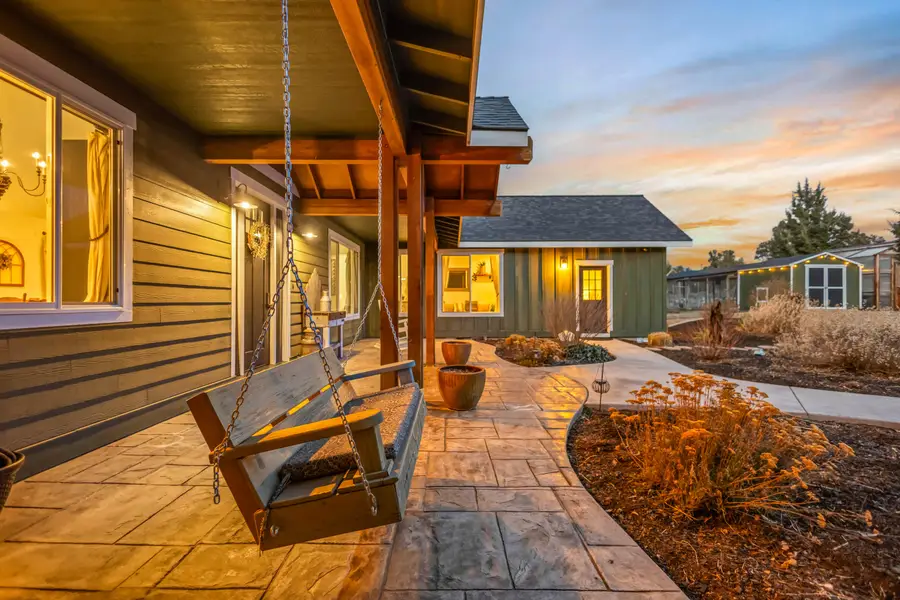 18385 SW Mount Adams Loop, Powell Butte, OR 97753 - Image #3