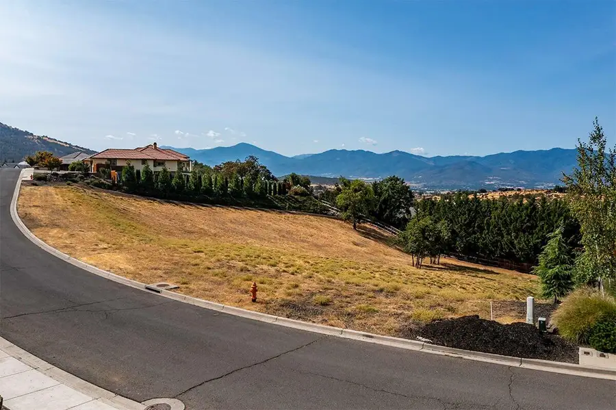 5651 Autumn Park Drive, Medford, OR 97504 - Image #3