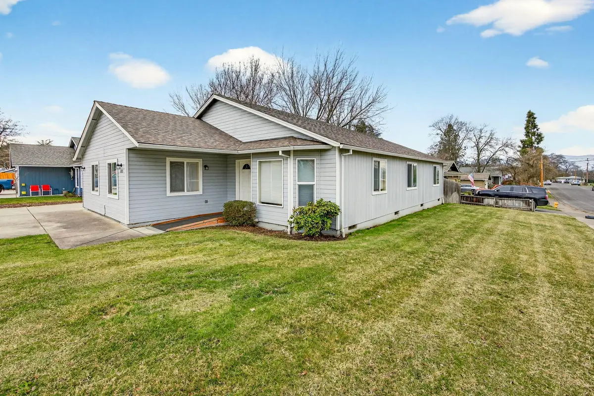 1035 N Keene Way Drive, Medford, OR 97504 - Image #1