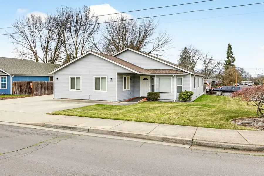 1035 N Keene Way Drive, Medford, OR 97504 - Image #2