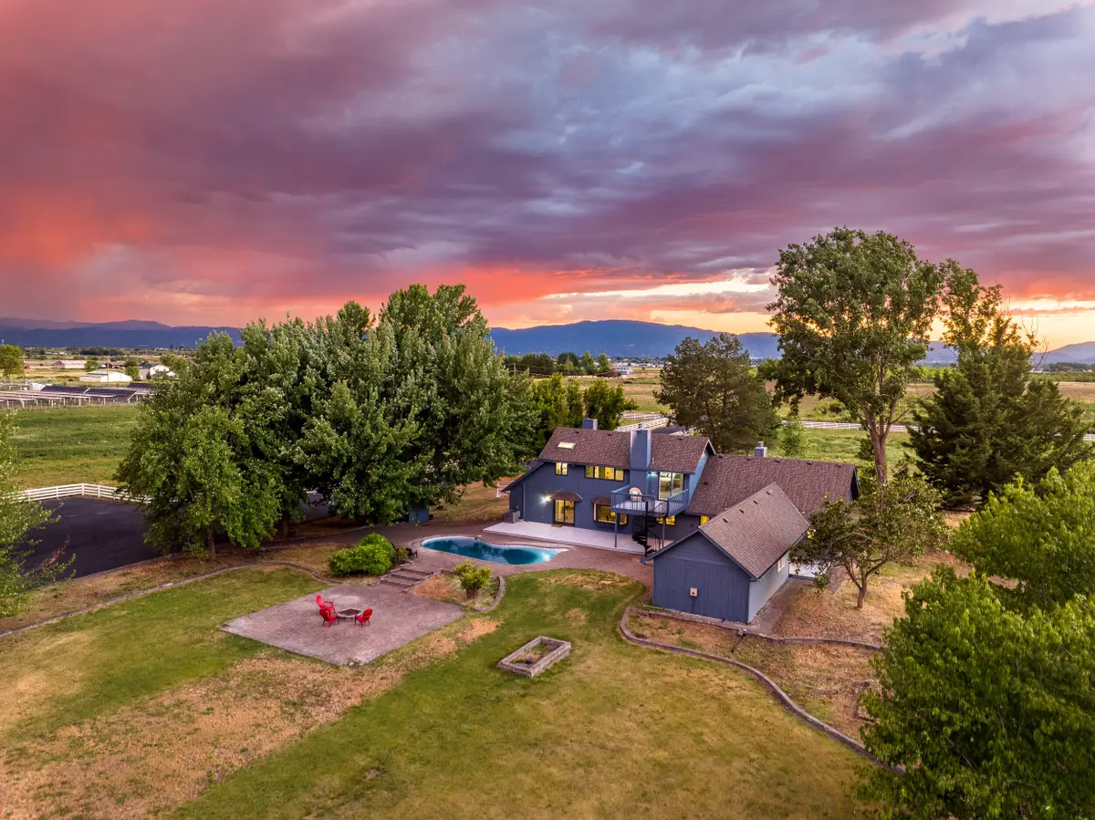 5900 Mcloughlin Drive, Central Point, OR 97502 - #1