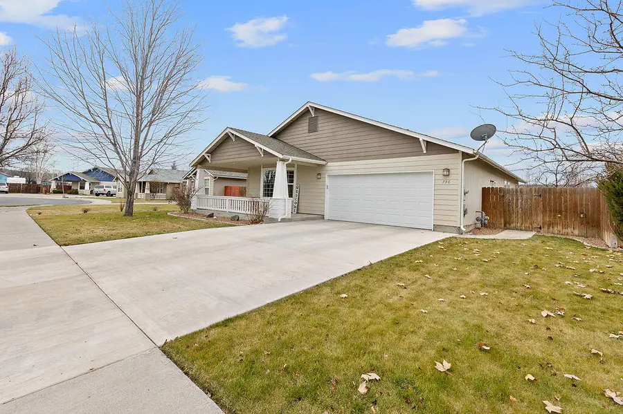 736 NE Sandstone Court, Prineville, OR 97754 - #2