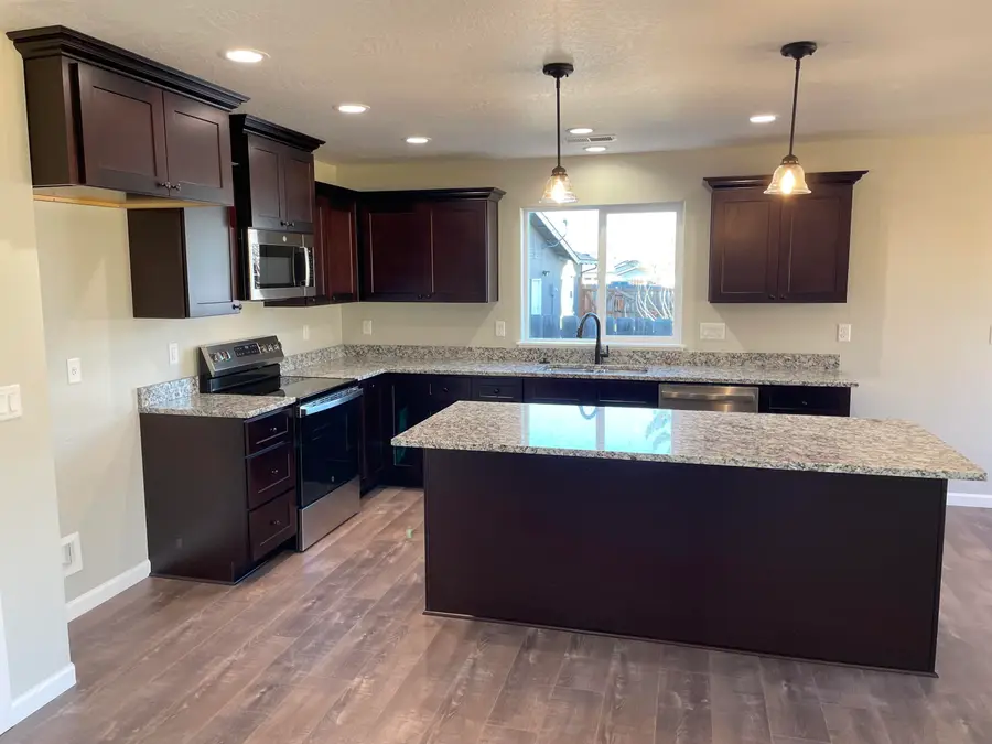 2975 Stonebrook Drive, Medford, OR 97504 - Image #2