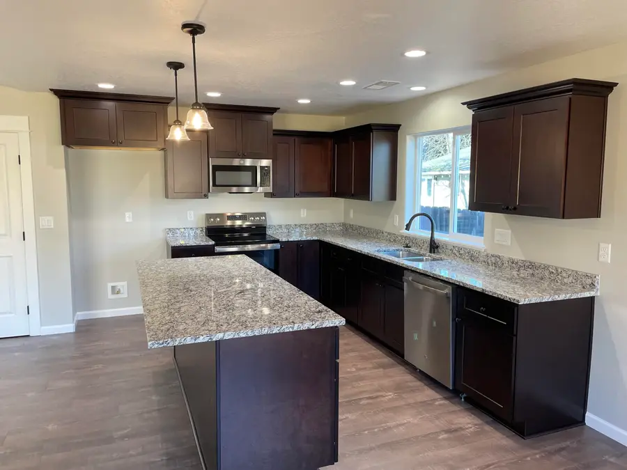 2975 Stonebrook Drive, Medford, OR 97504 - Image #3