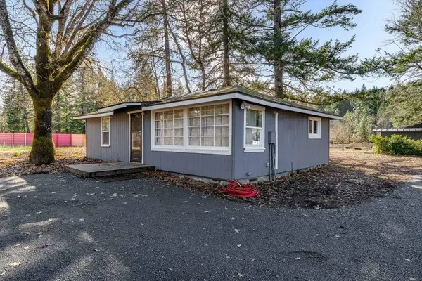 2574 Rockydale Road, Cave Junction, OR 97523