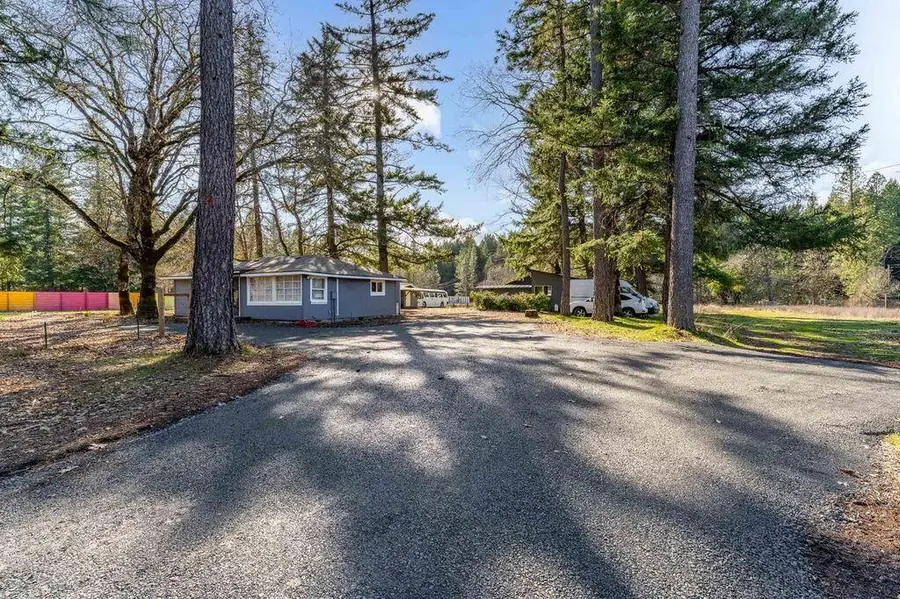 2574 Rockydale Road, Cave Junction, OR 97523 - Image #3
