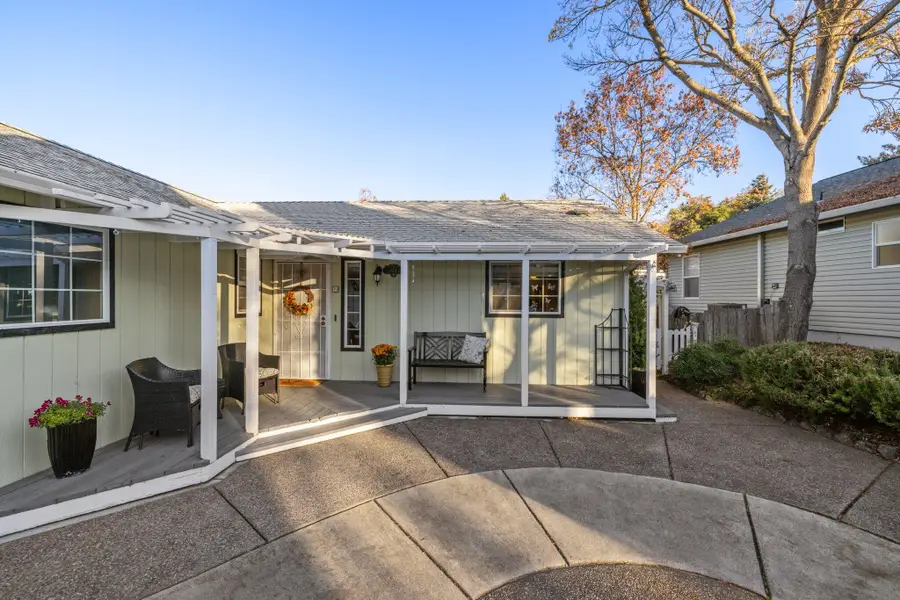 674 Berry Lane, Ashland, OR 97520 - Image #2