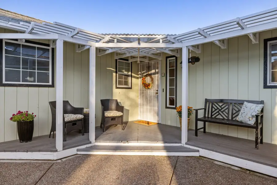 674 Berry Lane, Ashland, OR 97520 - Image #3