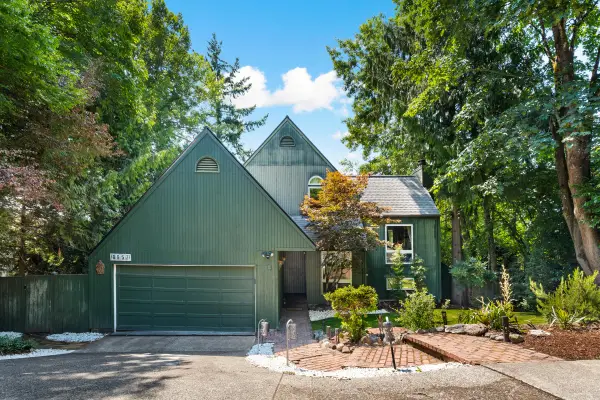 8957 SW Terwilliger Boulevard, Portland, OR 97219