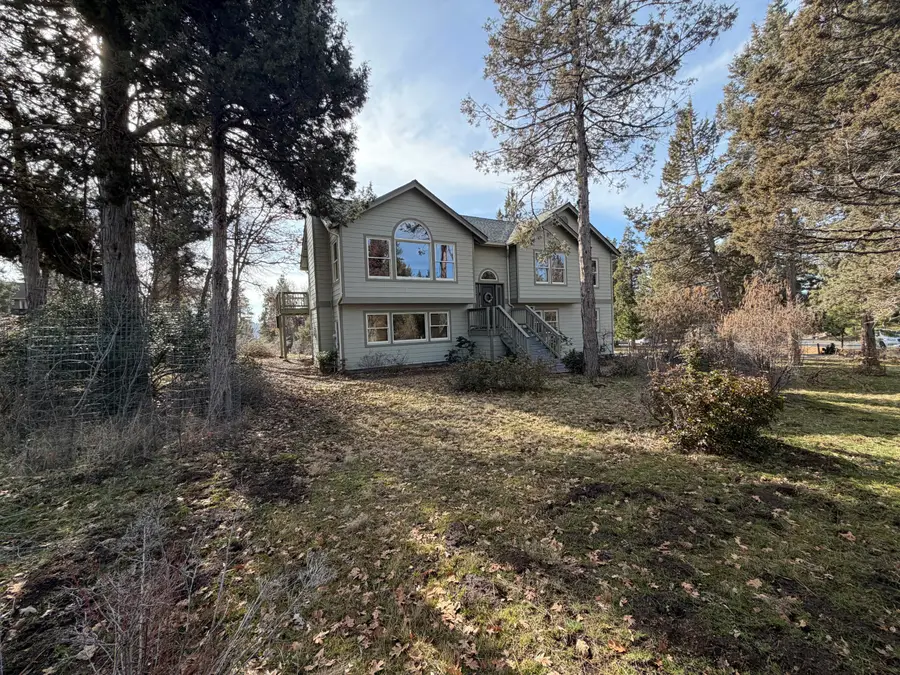 6245 Coopers Hawk Road, Klamath Falls, OR 97601 - Image #2