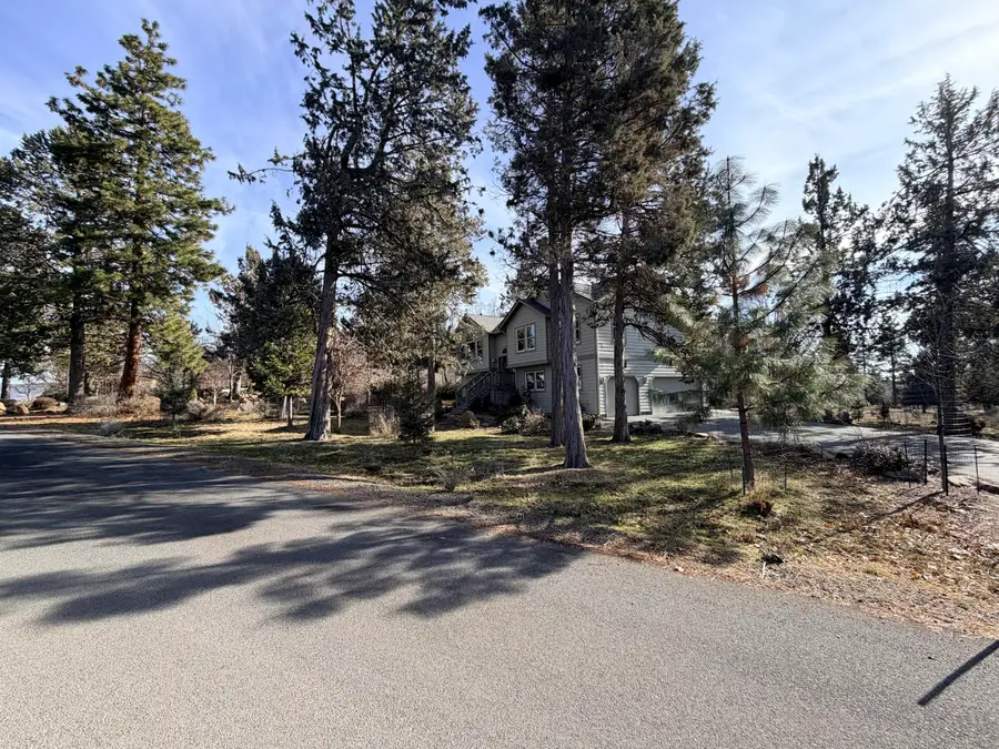 6245 Coopers Hawk Road, Klamath Falls, OR 97601 - Image #3