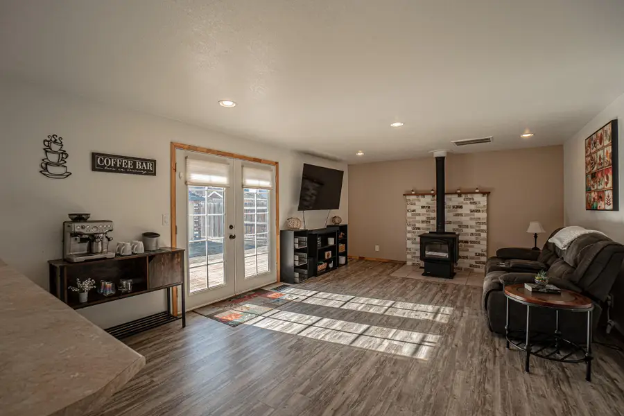 736 Hemlock Avenue, Central Point, OR 97502 - #3