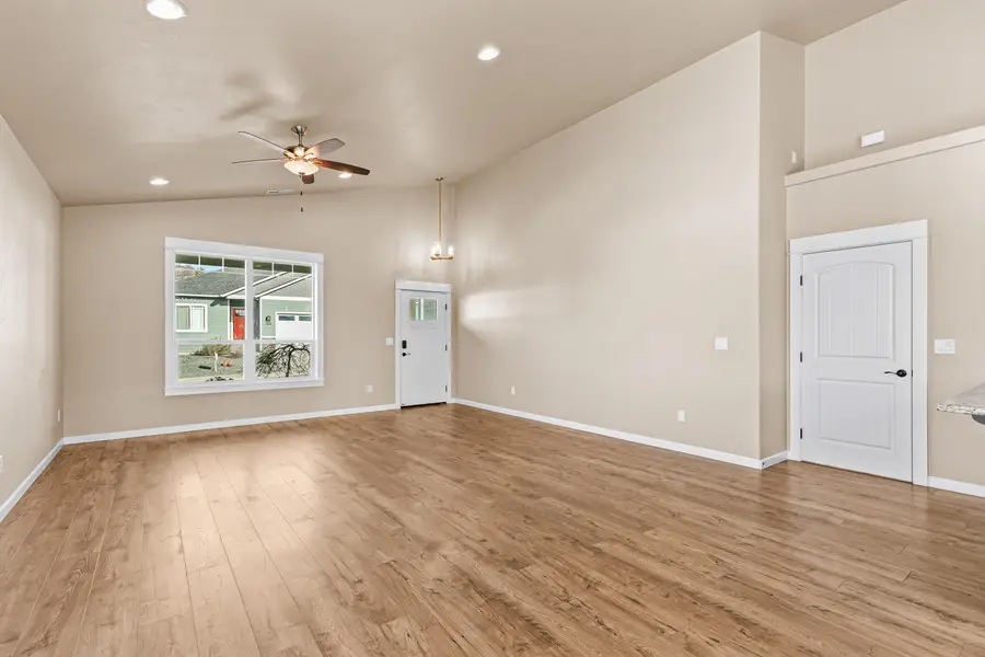 1730 Luxor Lane, Medford, OR 97504 - Image #2