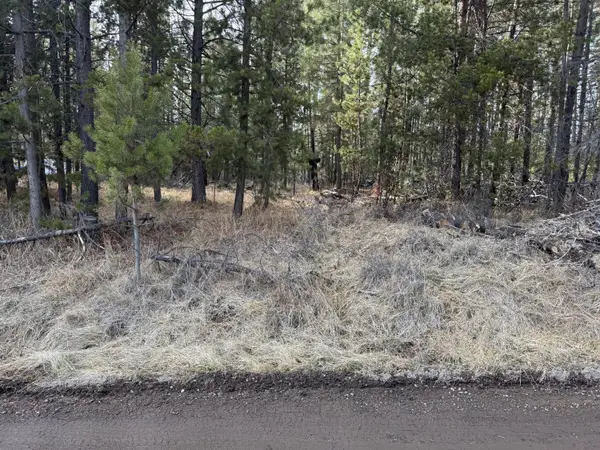 Willow Street, La Pine, OR 97739