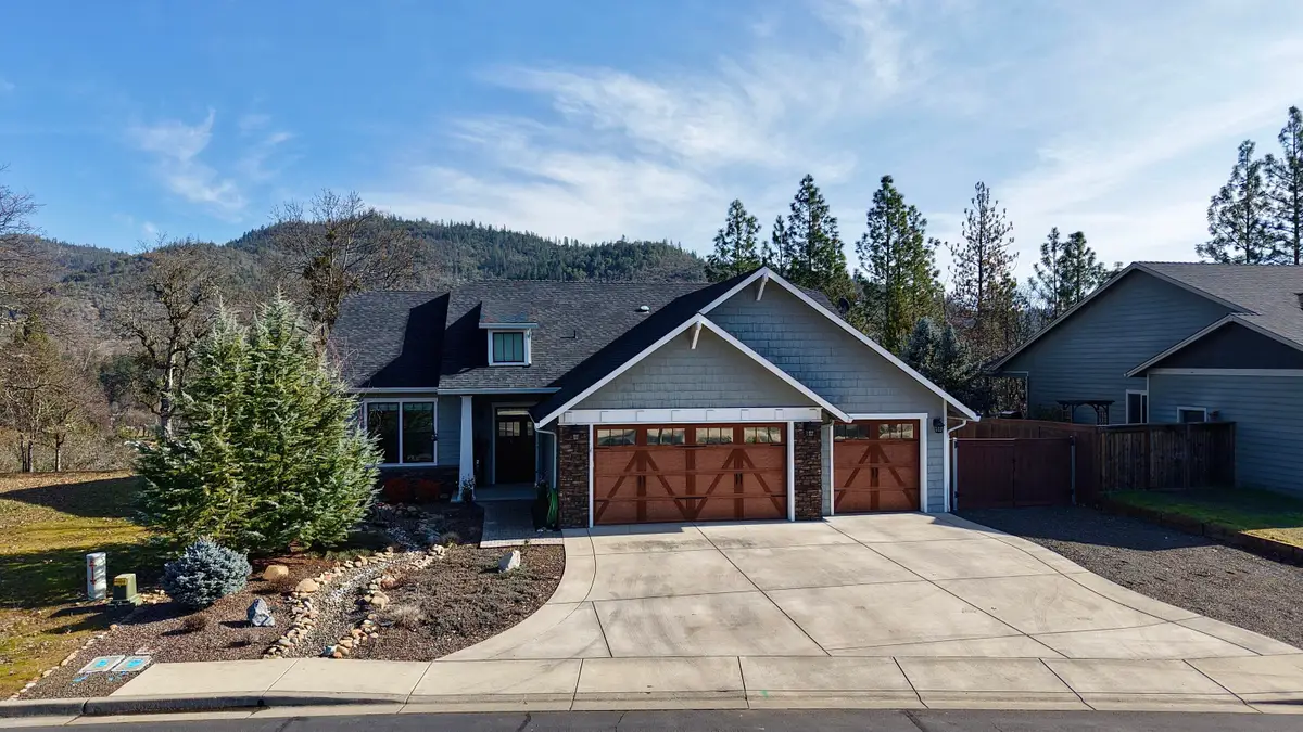 209 White Oak Road, Medford, OR 97504 - Image #1