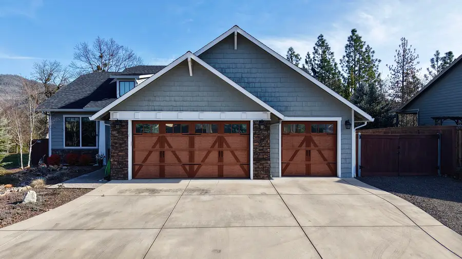 209 White Oak Road, Medford, OR 97504 - Image #2